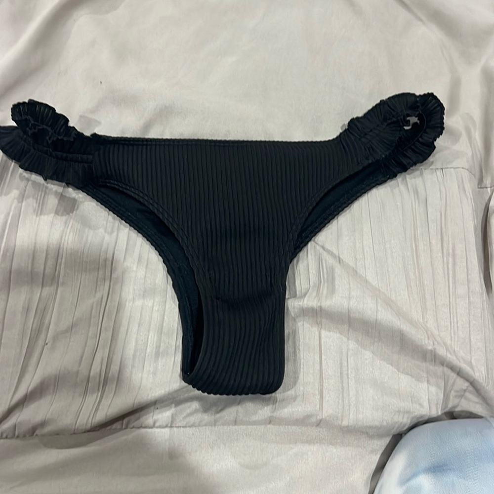 Swim bottom black size small used in great condition